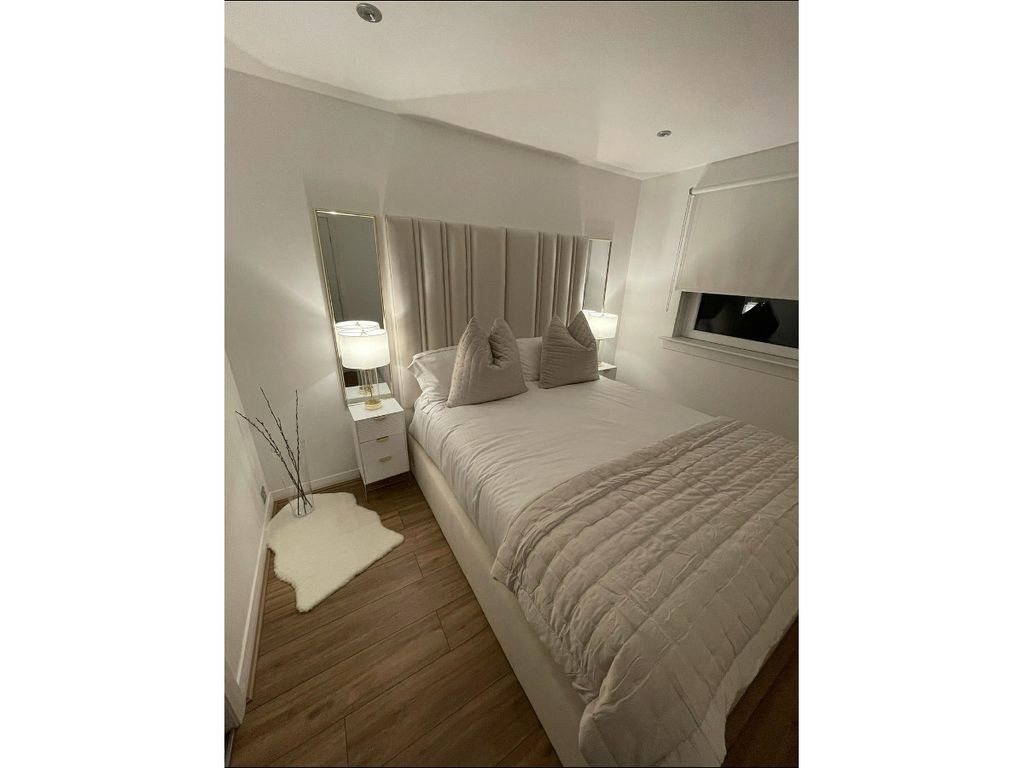 2 bed flat to rent in Craigievar Square, Edinburgh EH12, £1,550 pcm