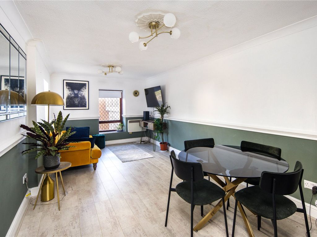 1 bed flat for sale in St. James Court, 331 Bethnal Green Road, Bethnal Green, London E2, £400,000