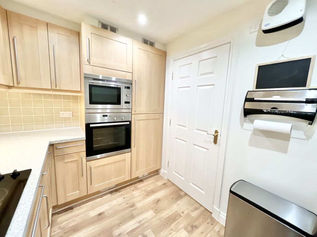 1 bed flat for sale in Sovereign Court, Cleveleys FY5, £90,000