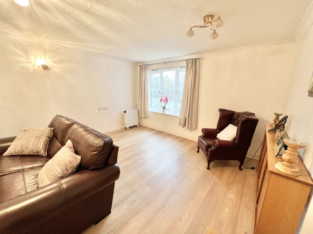 1 bed flat for sale in Sovereign Court, Cleveleys FY5, £90,000