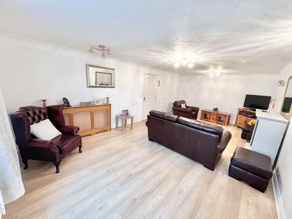 1 bed flat for sale in Sovereign Court, Cleveleys FY5, £90,000