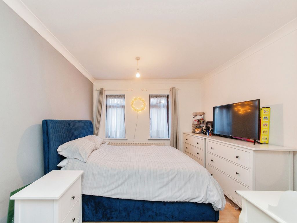 2 bed flat for sale in Station Road, New Barnet, Barnet EN5, £175,000