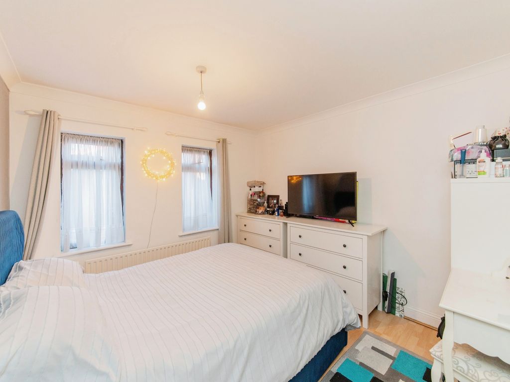 2 bed flat for sale in Station Road, New Barnet, Barnet EN5, £175,000