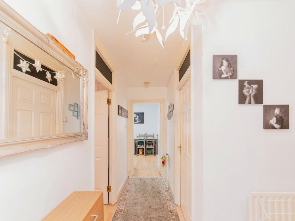 2 bed flat for sale in Station Road, New Barnet, Barnet EN5, £175,000