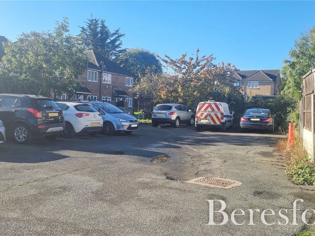 1 bed terraced house for sale in Loxley Court, Morris Road RM3, £230,000