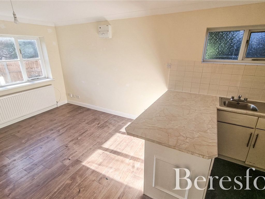 1 bed terraced house for sale in Loxley Court, Morris Road RM3, £230,000