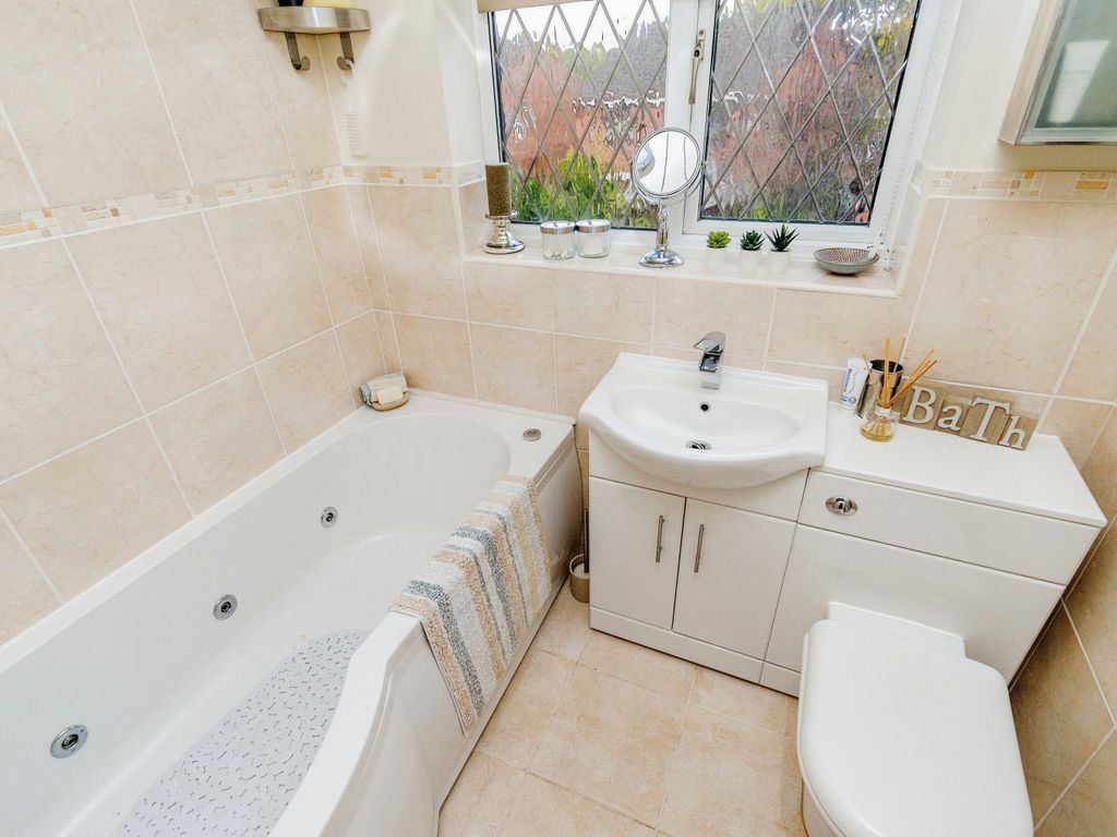 3 bed detached house for sale in Ingestre Close, Walsall, West Midlands WS3, £300,000