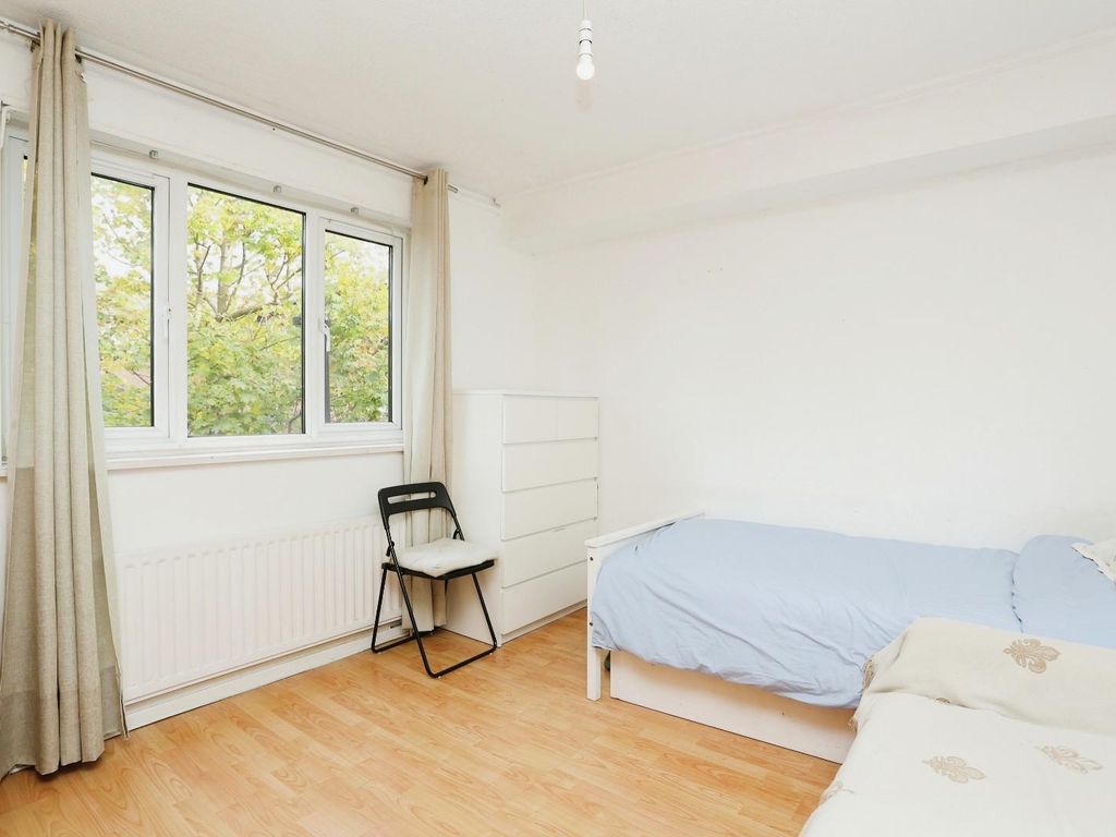 1 bed flat for sale in Allendale Close, Camberwell SE5, £300,000