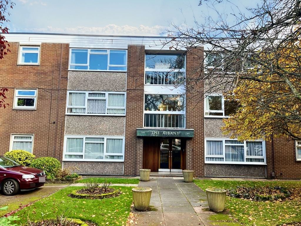 3 bed flat for sale in London Road, Leicester LE2, £170,000