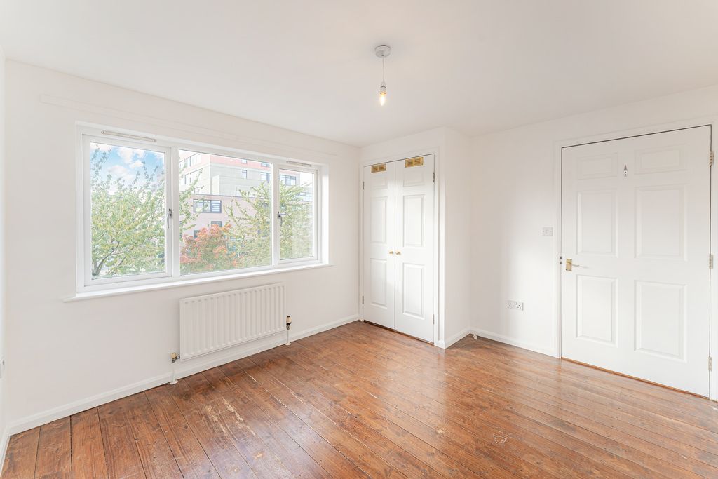 4 bed town house for sale in Garrison Road, London E3, £795,000