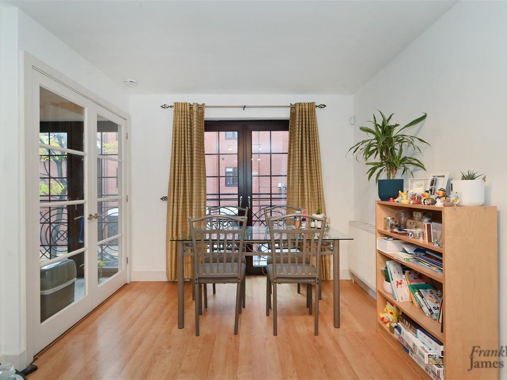 1 bed flat for sale in St Georges Square, Limehouse E14, £425,000