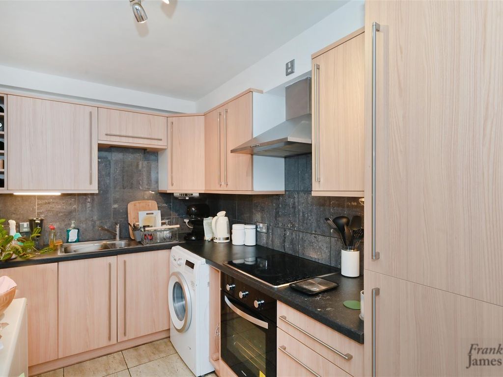 1 bed flat for sale in St Georges Square, Limehouse E14, £425,000