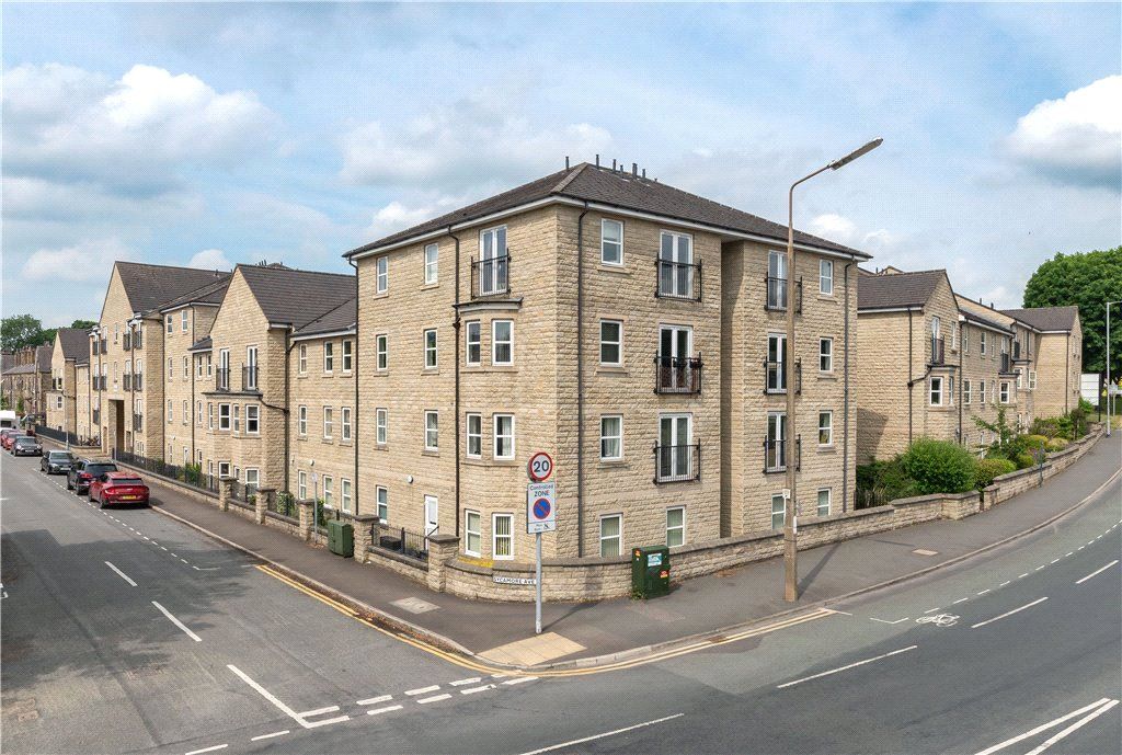 2 bed flat for sale in Sycamore Avenue, Bingley, West Yorkshire BD16, £145,000