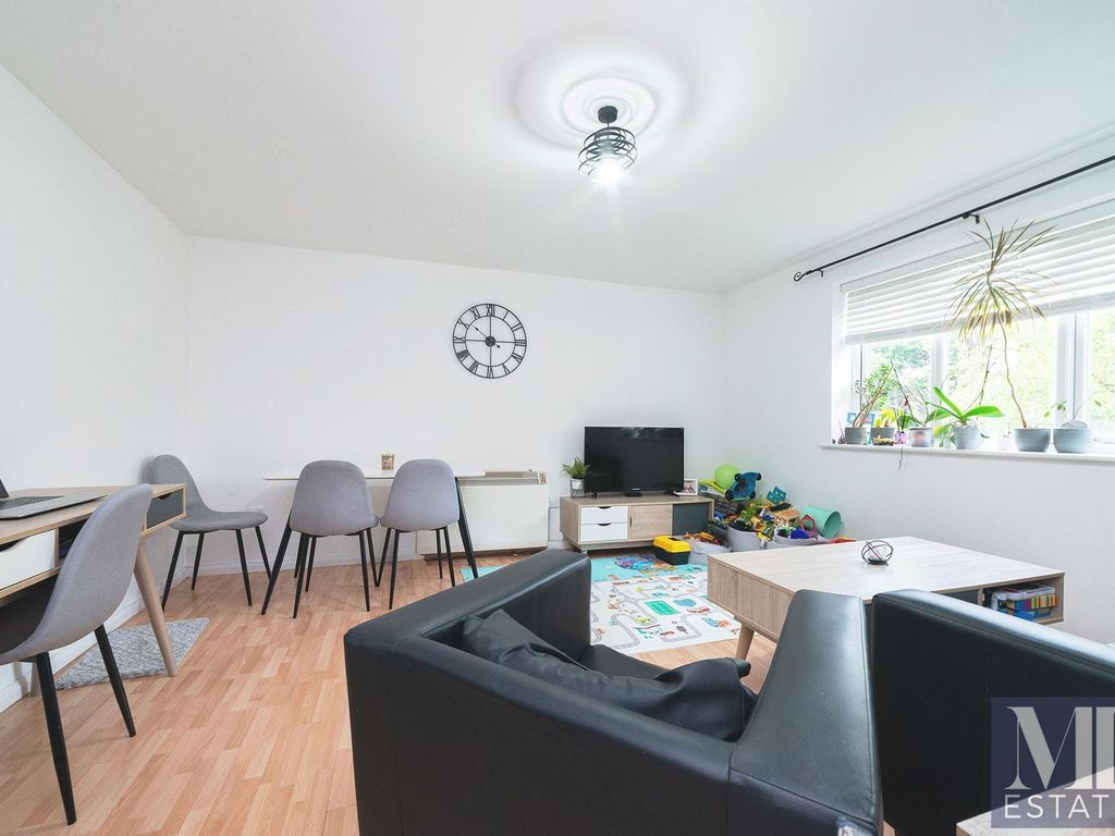 2 bed flat for sale in Draycott Close, Cricklewood NW2, £325,000