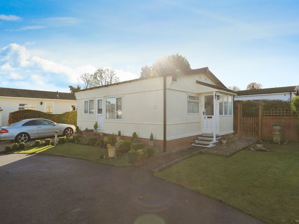 2 bed mobile/park home for sale in Woodcot Park, Wilmcote, Stratford-Upon-Avon CV37, £175,000