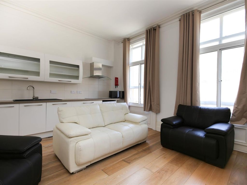 2 bed flat to rent in Grainger Street, Newcastle Upon Tyne NE1, £1,040 pcm