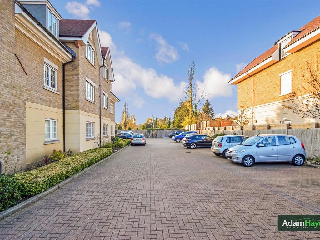 2 bed flat for sale in Holders Hill Road, Mill Hill NW7, £500,000