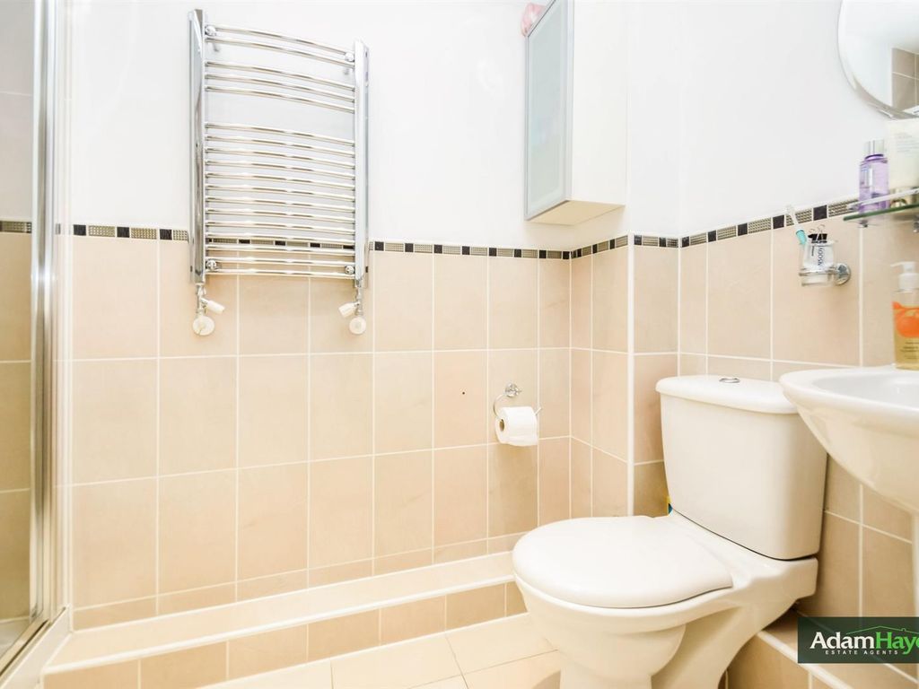 2 bed flat for sale in Holders Hill Road, Mill Hill NW7, £500,000