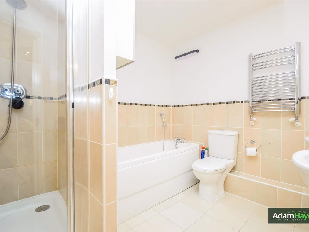 2 bed flat for sale in Holders Hill Road, Mill Hill NW7, £500,000