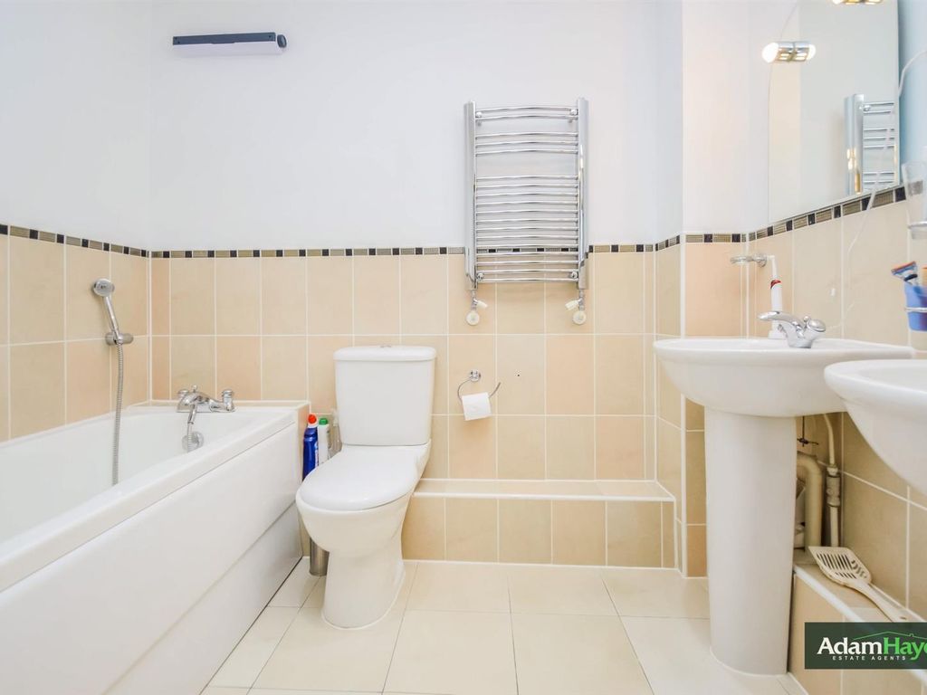 2 bed flat for sale in Holders Hill Road, Mill Hill NW7, £500,000