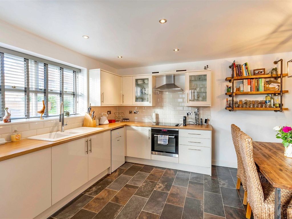 3 bed detached house for sale in High Street, East Markham, Newark NG22, £325,000