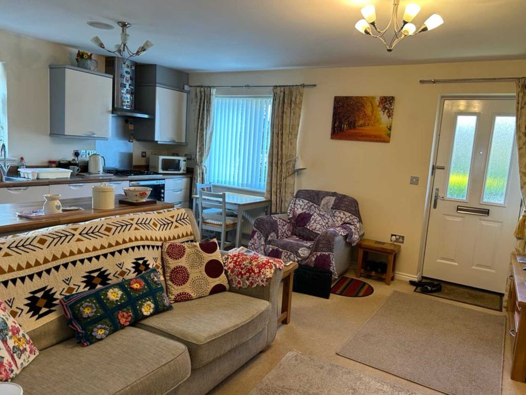 2 bed flat for sale in Greensand View, Woburn Sands MK17, £250,000