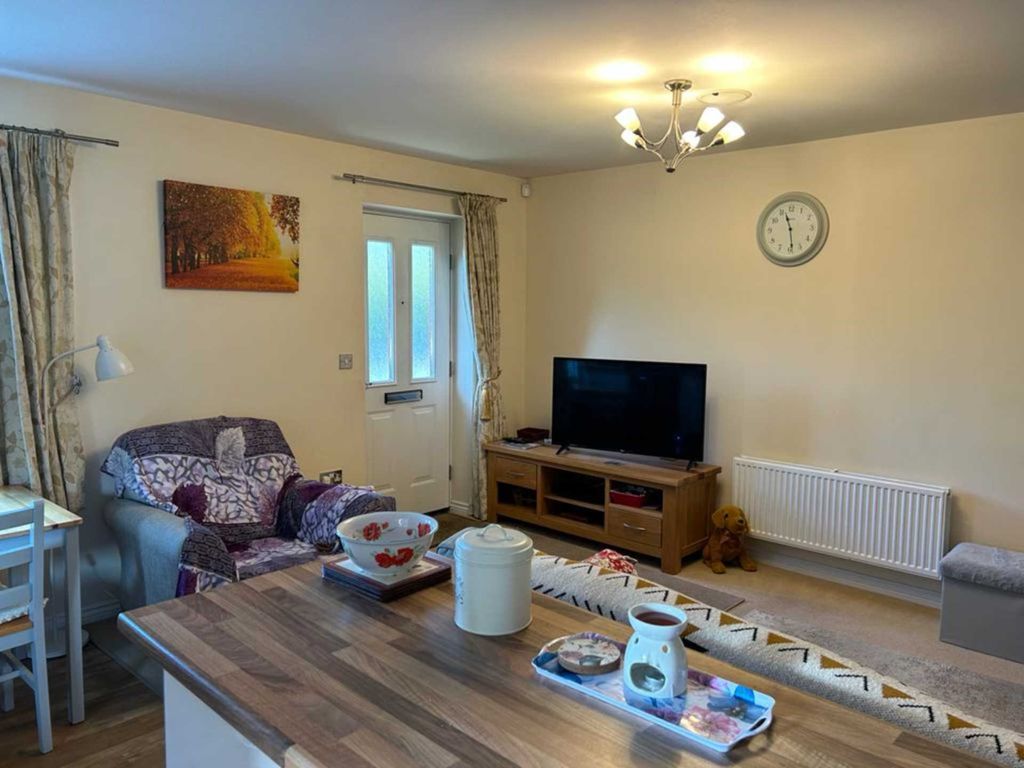 2 bed flat for sale in Greensand View, Woburn Sands MK17, £250,000
