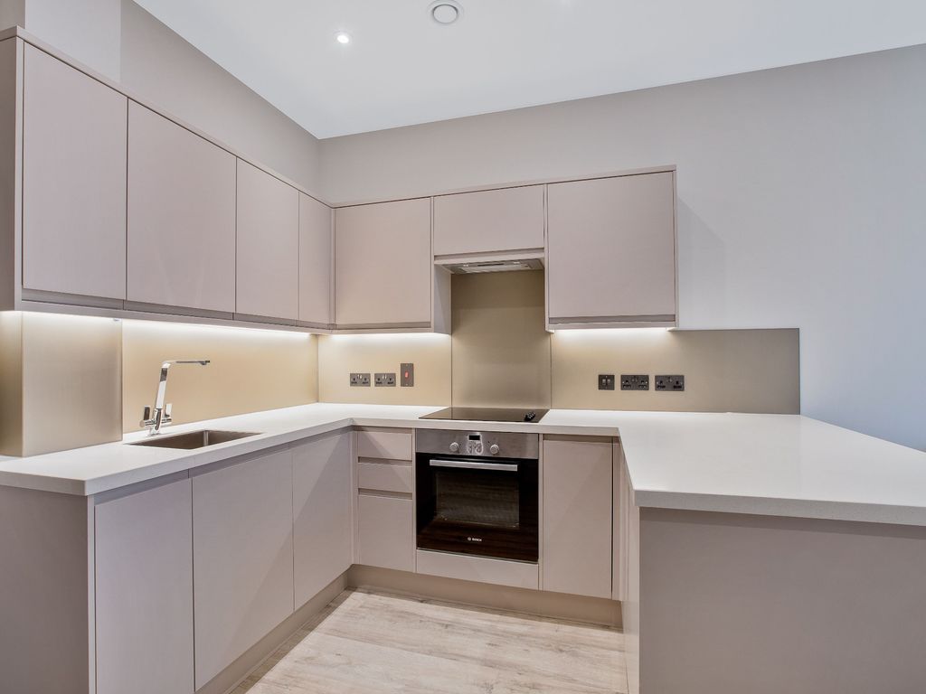1 bed flat for sale in Nixey Close, Slough SL1, £194,950