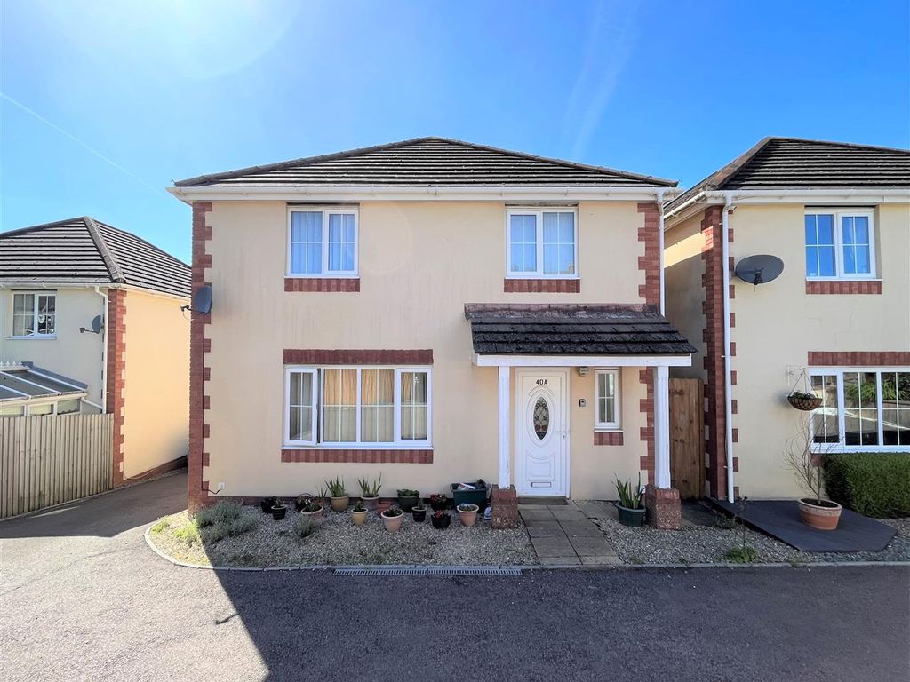 4 bed detached house for sale in Church Road, Cinderford GL14, £300,000