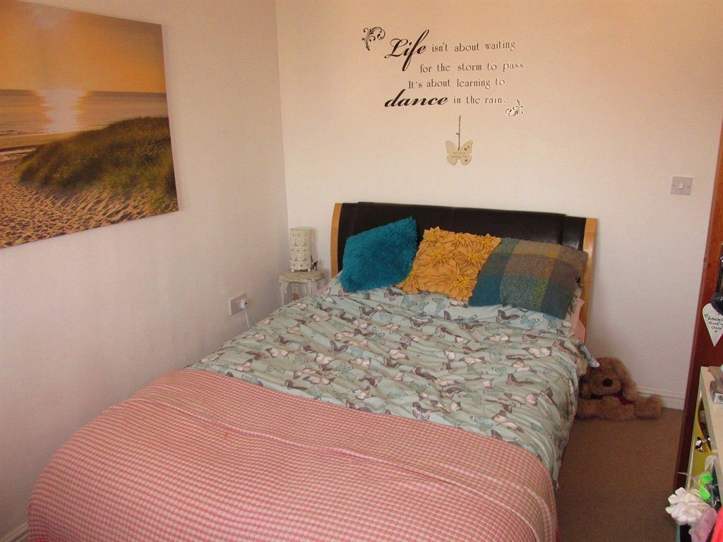 2 bed flat for sale in Six Mills Avenue, Gorseinon, Swansea SA4, £100,000