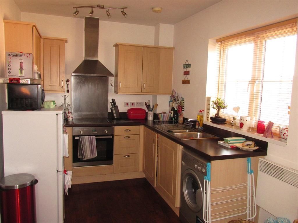 2 bed flat for sale in Six Mills Avenue, Gorseinon, Swansea SA4, £100,000