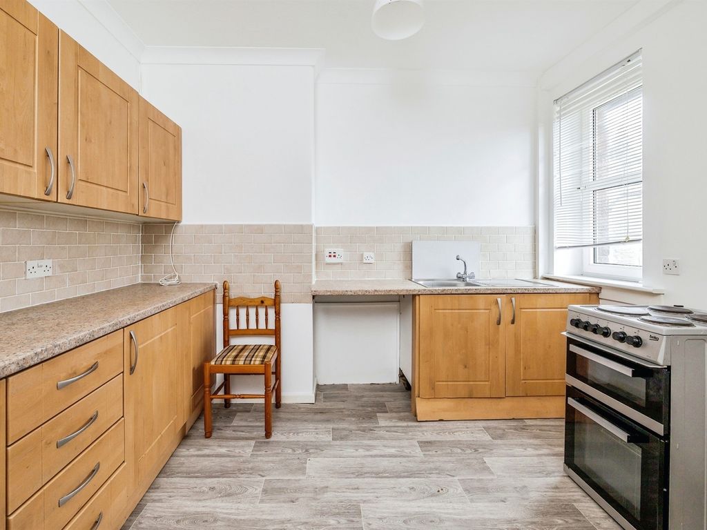 2 bed flat for sale in Millburn Road, Alexandria G83, £105,000