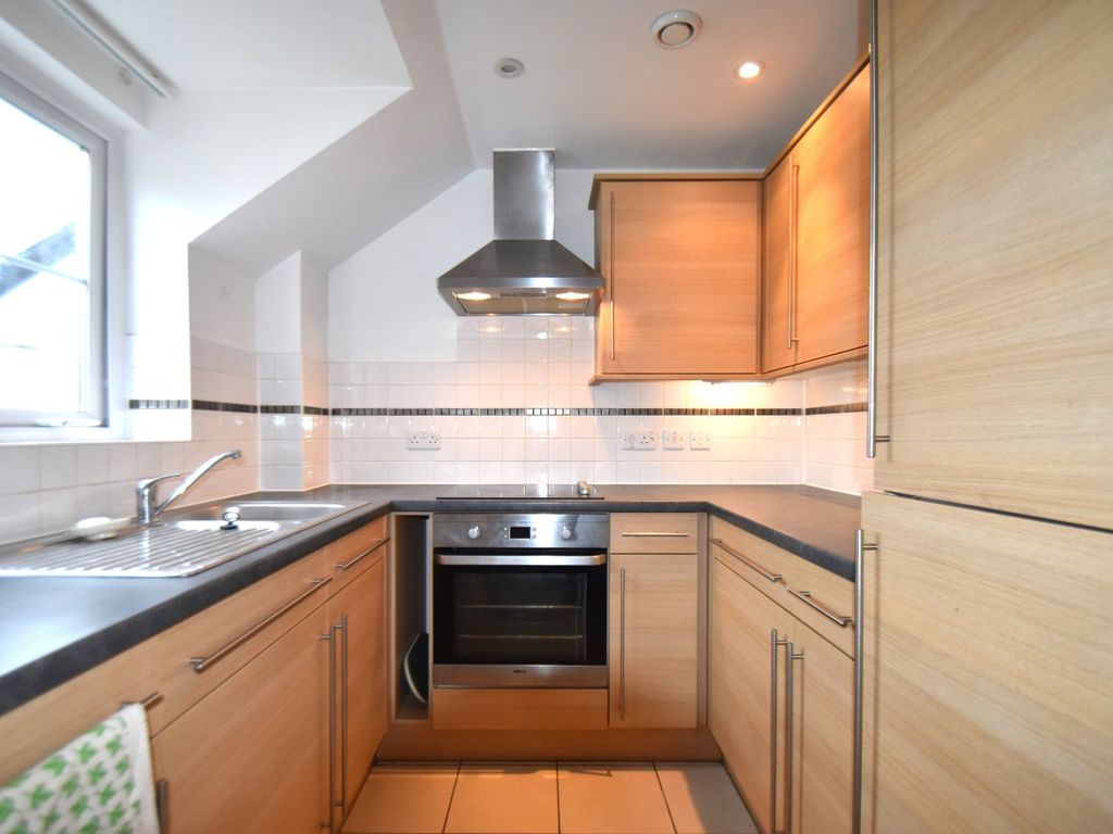 1 bed flat for sale in Bellingdon Road, Chesham HP5, £210,000