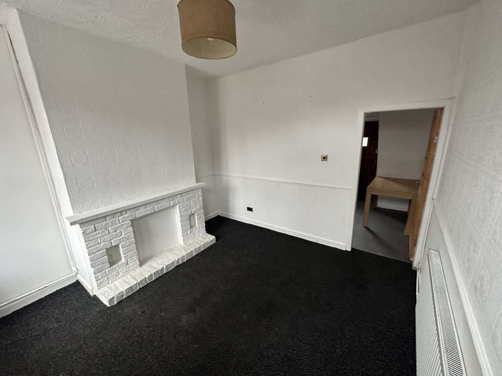 2 bed terraced house to rent in Parkfield Avenue, Manchester M14, £1,095 pcm