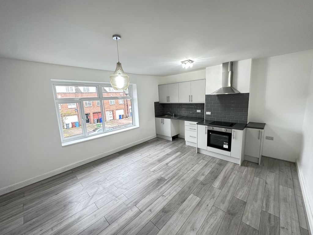 2 bed flat to rent in Burnage Lane, Manchester M19, £1,195 pcm