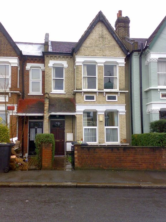 Property for sale in Two Bedroom Flat With Garden, Gleneagle Road, London SW16, £475,000