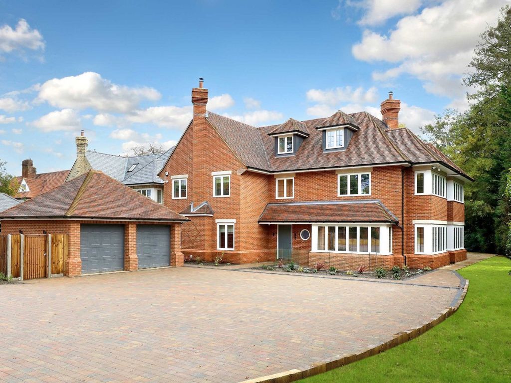 5 bed detached house to rent in Knottocks Drive, Beaconsfield HP9, £17,500 pcm