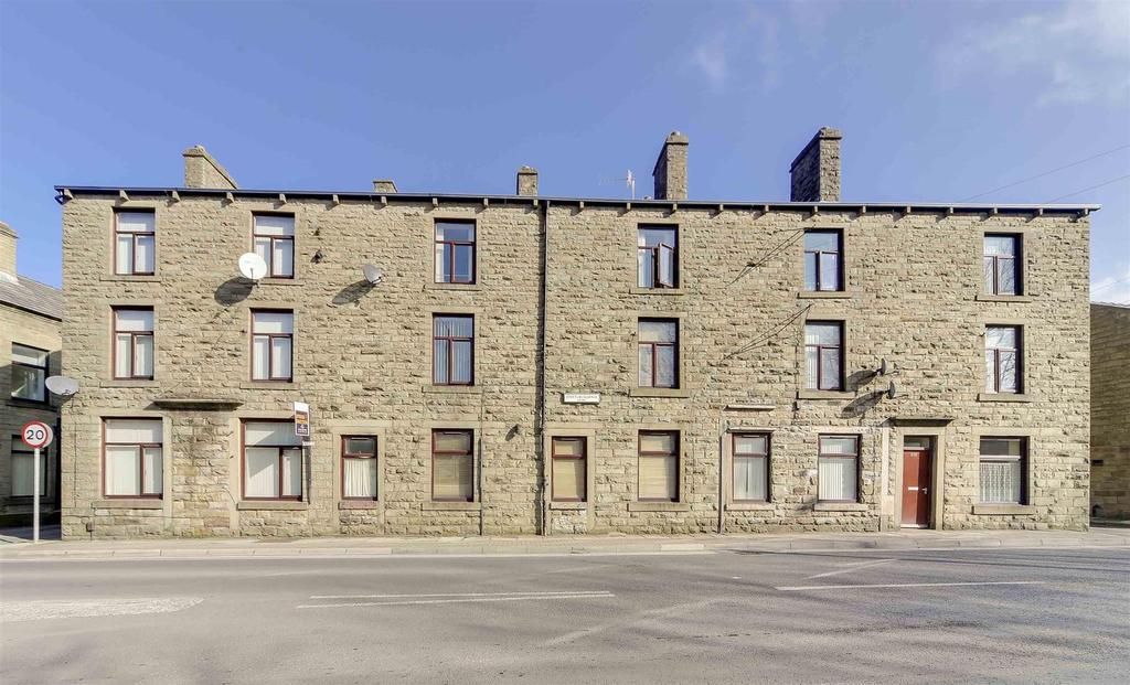 Block of flats to let in Bacup Road, Rossendale BB4, £5,100 pa