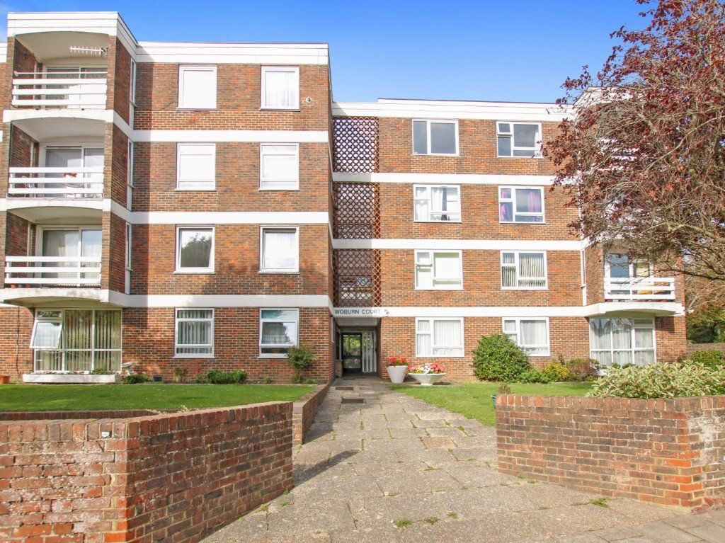 2 bed flat to rent in Richmond Road, Worthing BN11, £1,400 pcm