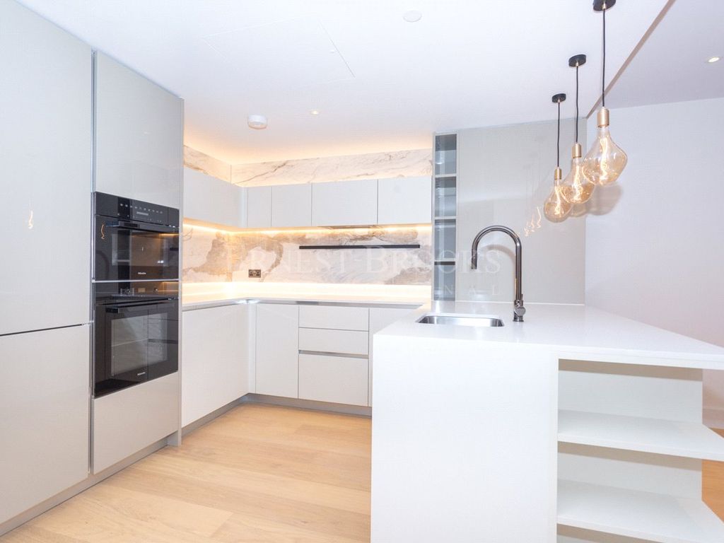 2 bed flat to rent in Cassini Tower, White City Living, White City W12, £4,000 pcm