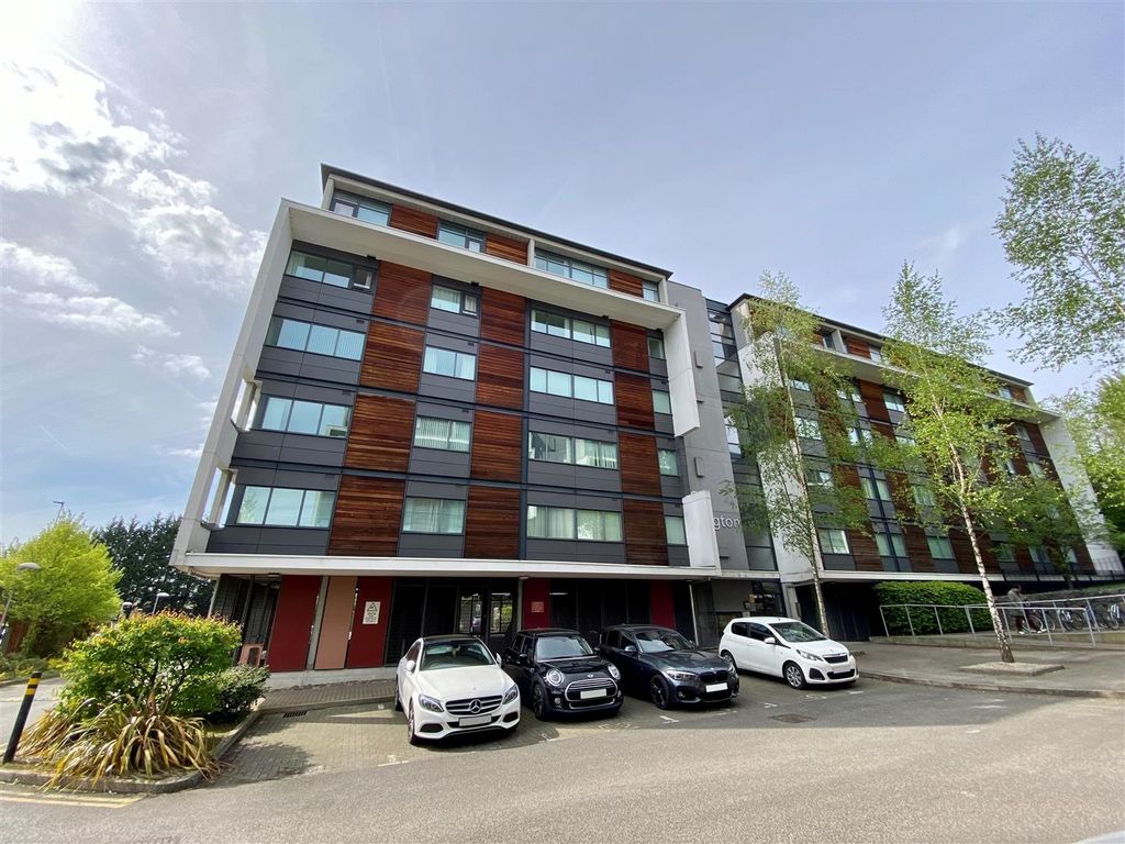 1 bed flat for sale in Lexington Court, Broadway, Salford M50, £125,000