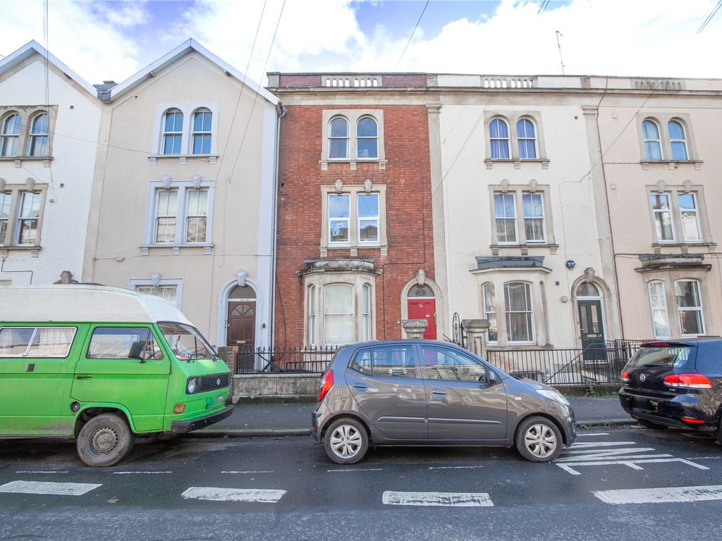 2 bed flat for sale in City Road, Bristol BS2, £250,000