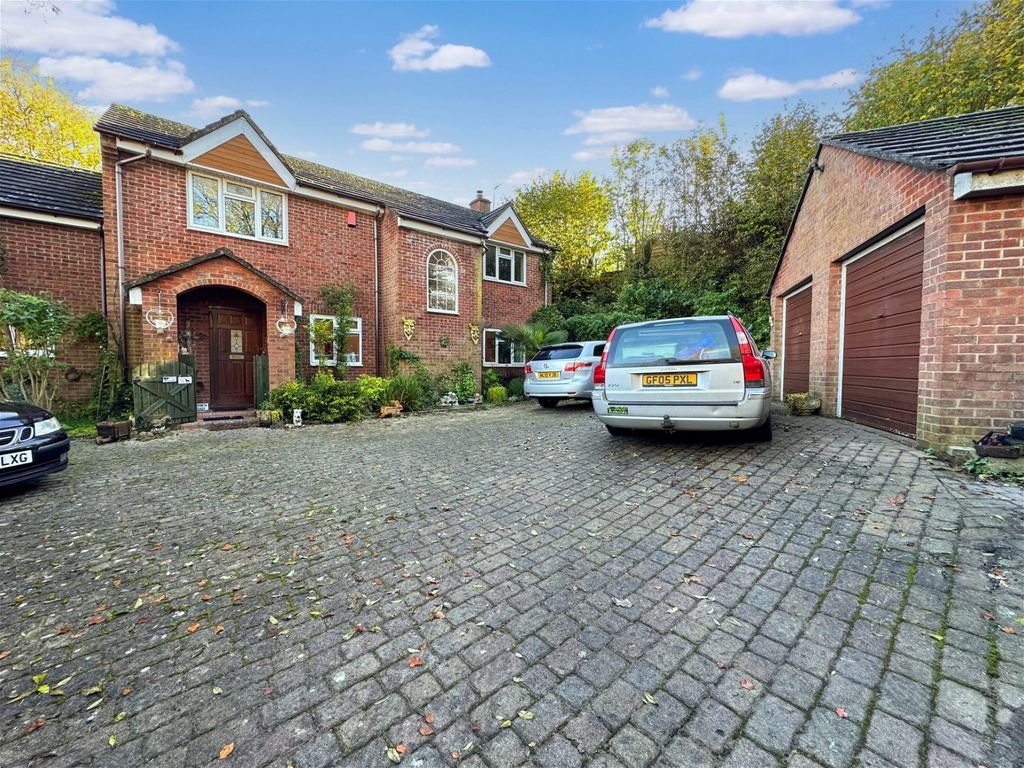 4 bed detached house for sale in Chalford, Westbury BA13, £500,000