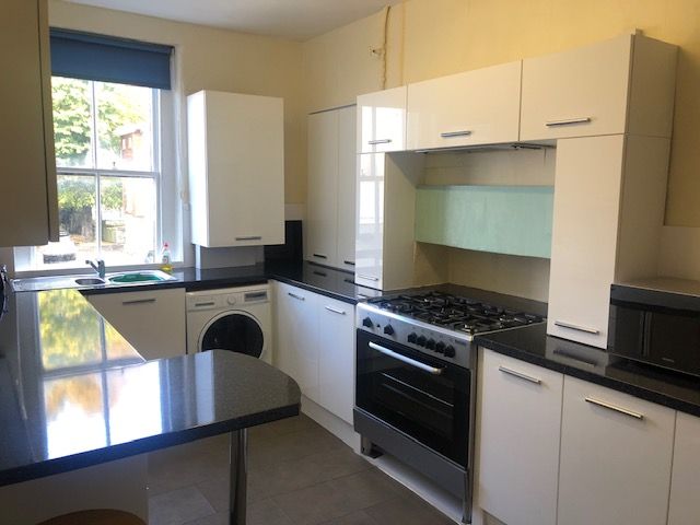 2 bed flat for sale in The Avenue, Stirling FK9, £150,000