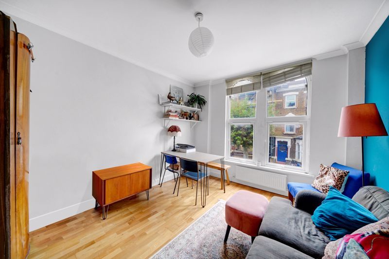 1 bed flat for sale in Dunlace Road, Lower Clapton E5, £395,000