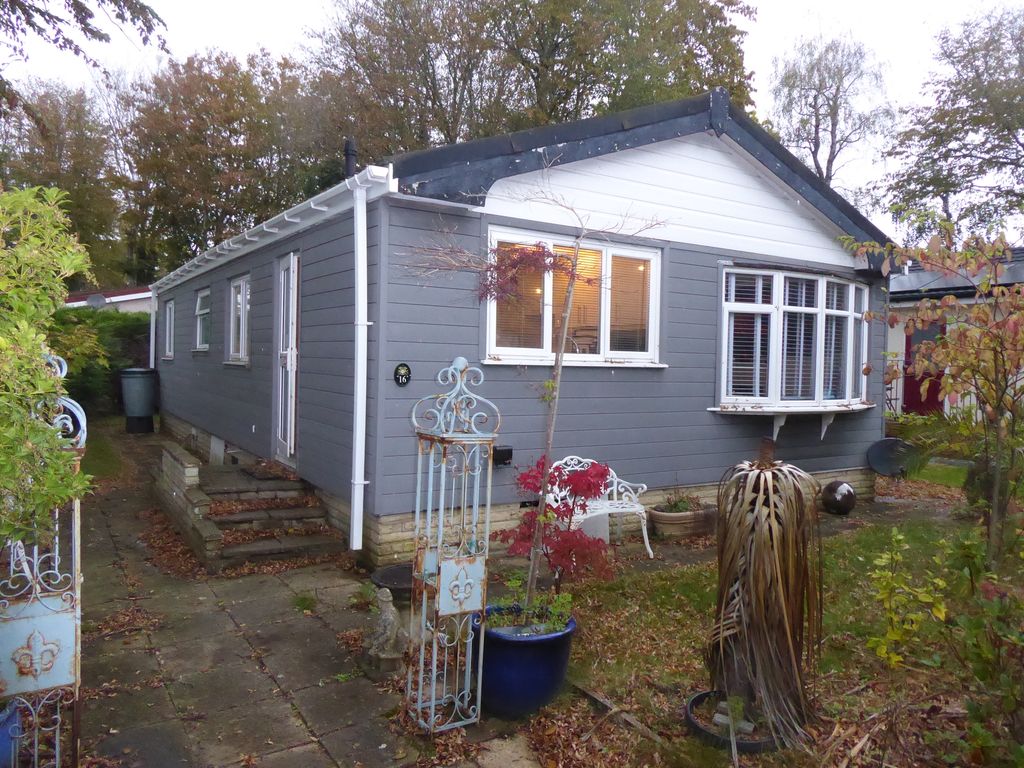 2 bed mobile/park home for sale in Deanland Wood Park, Golden Cross, Hailsham, East Sussex BN27, £150,000