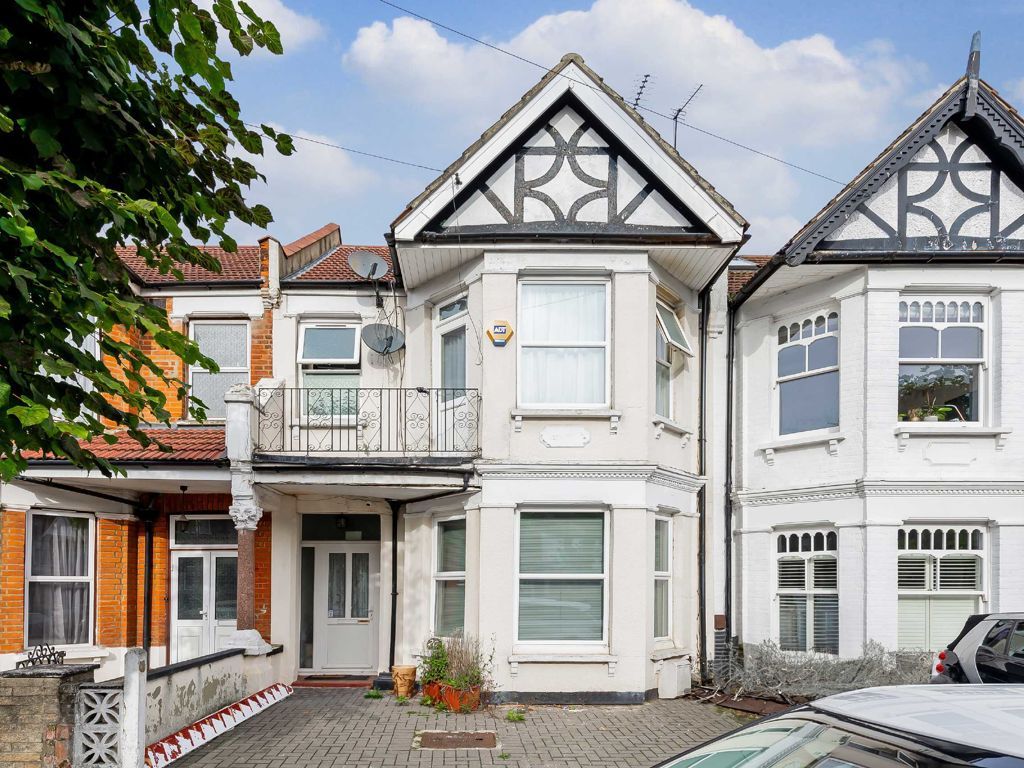 5 bed terraced house for sale in Fallow Court Avenue, London N12, £875,000