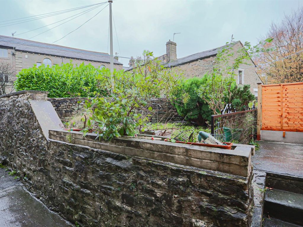 3 bed end terrace house for sale in Walmsgate, Barnoldswick BB18, £100,000
