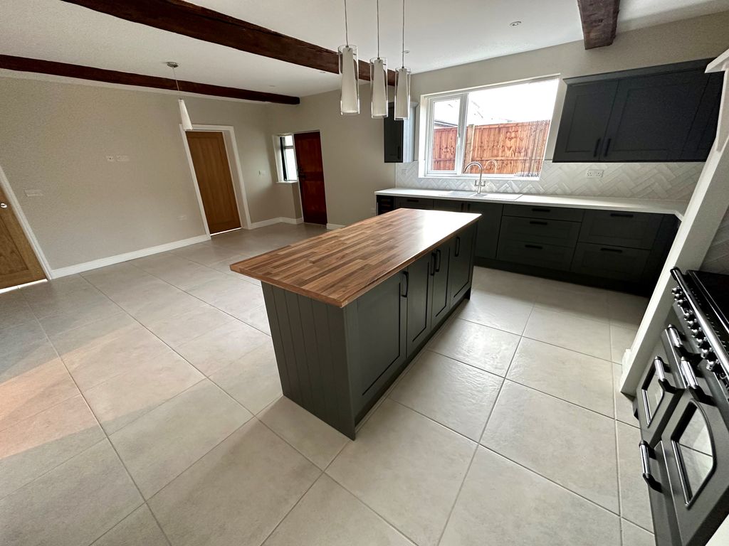 6 bed farmhouse to rent in Scropton Road, Scropton, Derby DE65, £2,995 pcm