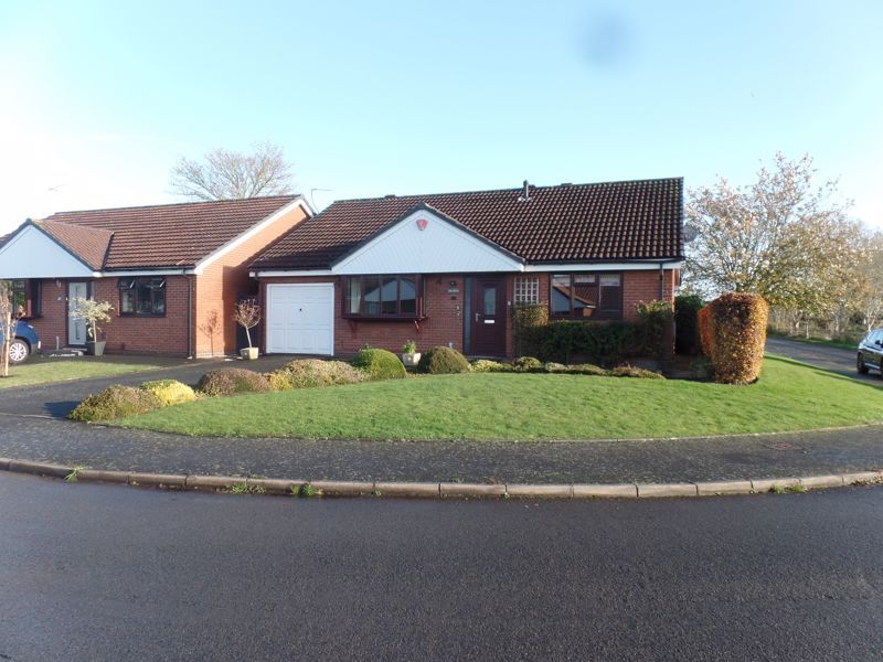 2 bed detached bungalow to rent in Farm Grove, Newport TF10, £895 pcm